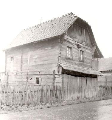 Kuče - Tradicijska drvena katnica, pročelja