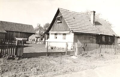 Kloštar Ivanić - Tradicijska drvena kuća, ulično i zabatno pročelje