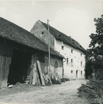 Bisag - dvor, gospodarska zgrada