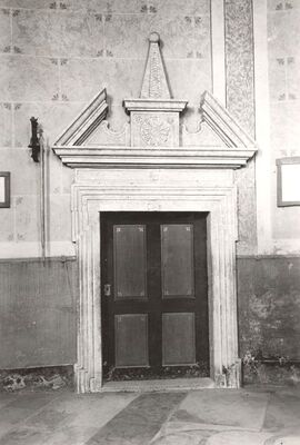 Volavje - Crkva Blažene Djevice Marije Volavske (Snježne), dovratnik sakristije