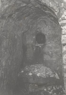 Ribnik - Stari grad, niša s puškarnicom