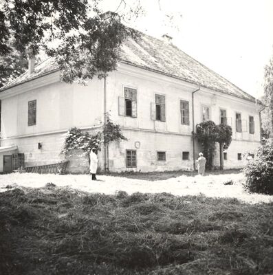 Brezje - Kurija Glück-Hafner, glavno pročelje