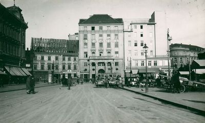 Zagreb - Trg bana Jelačića - Rušenje Kaptolske ljekarne kraj Gradske štedionice