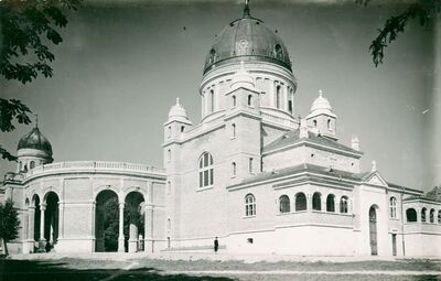 Zagreb (Mirogoj) - Crkva Krista kralja, pogled s groblja