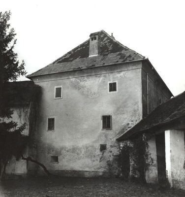 Slavetić - Dvorac Oršić, palas i staja