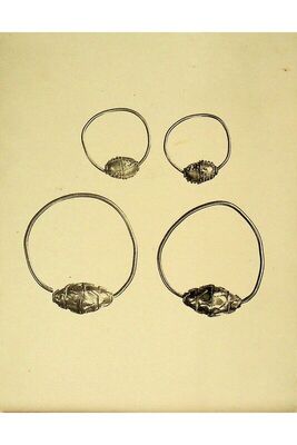 Split, Muzej hrvatskih arheoloških spomenika, Jednojagodne naušnice