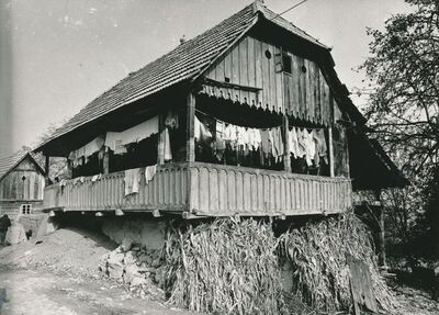 Ozalj (Lukinić Draga) - Tradicijska kuća, trijem