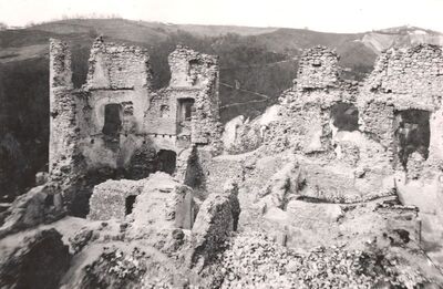 Samobor - Stari grad, gornje dvorište