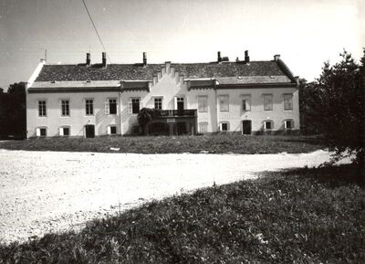 Zaprešić - Kompleks Novi Dvori, ulazno pročelje