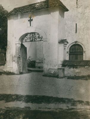 Vukovina - Crkva Pohoda Blažene Djevice Marije, vrata cinktora