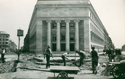 Zagreb (Trg burze) - Asfaltiranje pred burzom