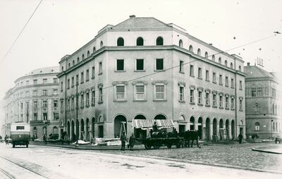 Zagreb - Rooseveltov trg - Novinarski dom i Šumarski fakultet