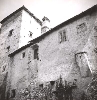 Slavetić - Dvorac Oršić, zapadno pročelje s branič kulom