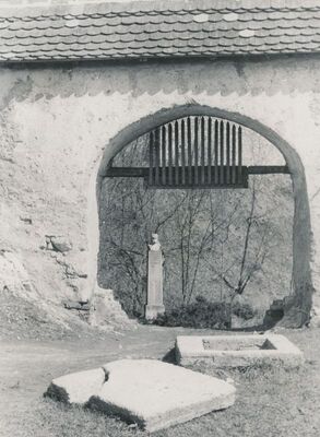 Ozalj - Stari grad, ulaz u prostor opkopa