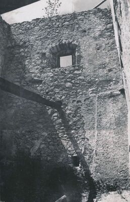 Ozalj - Stari grad, žitnica, predvorje