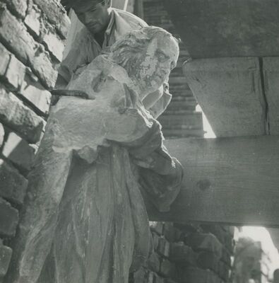 Lepoglava - Župna crkva, zapadno pročelje, Madona, srednja figura sa zabata