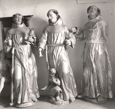 Kloštar Ivanić - Kompleks Franjevačkog samostana i crkve sv. Ivana Krstitelja, plastike franjevačkih svetaca