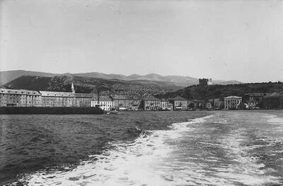 Senj - Pogled na grad s mora, u pozadini Nehaj-grad