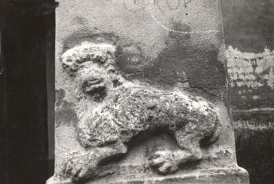 Križ - Župna crkva sv. Križa, detalj portika