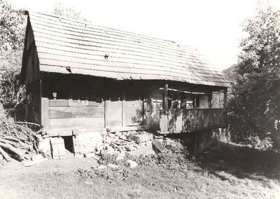 Poklek - Tradicijska kuća, ulazno pročelje