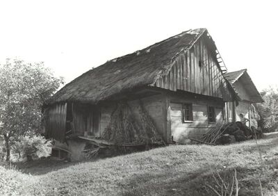 Tisovac Žumberački - Tradicijska kuća, uzdužno i zabatno pročelje