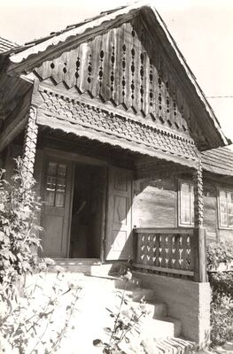 Kloštar Ivanić - Tradicijska drvena kuća, ulaz