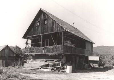 Sječevac - Tradicijska kuća, zabatno i ulazno pročelje