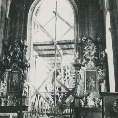 Lepoglava - Župna crkva, unutrašnjost, skele u svetištu