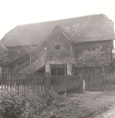 Ruča - Tradicijska kuća, dvorišno pročelje