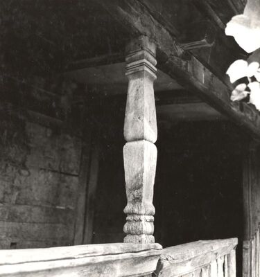 Bukevje - Tradicijska kuća, stup trijema