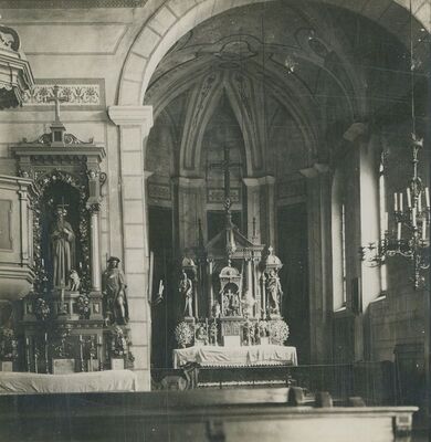 Križovljan Radovečki - župna crkva sv. Križa, glavni oltar, trijumfalni luk, bočni oltar