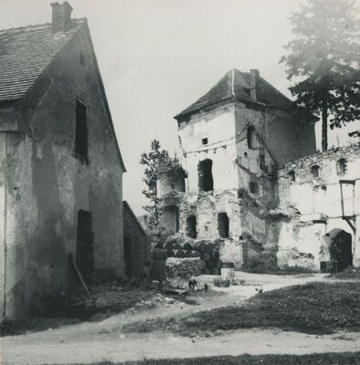 Ivanec - Stari grad, glavna kula, ulaz