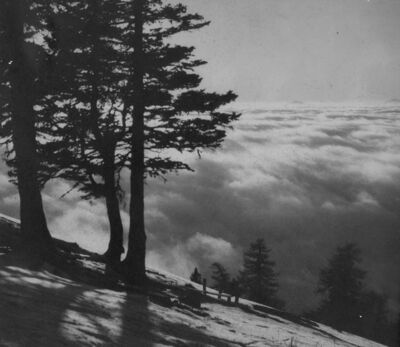 Pogled od Rauhove lugarnice na Zagorje pod oblacima