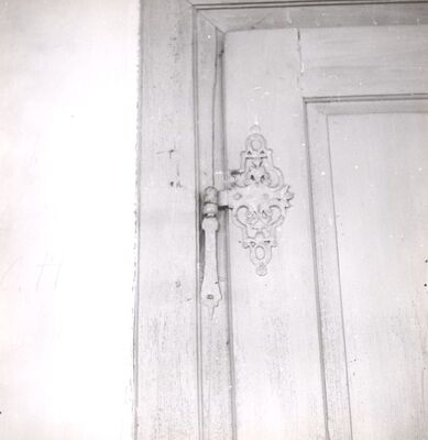 Slavetić - Dvorac Oršić, okov vrata