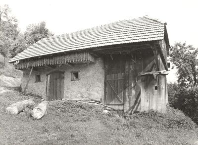 Cerovica - Gospodarska zgrada, ulazno pročelje