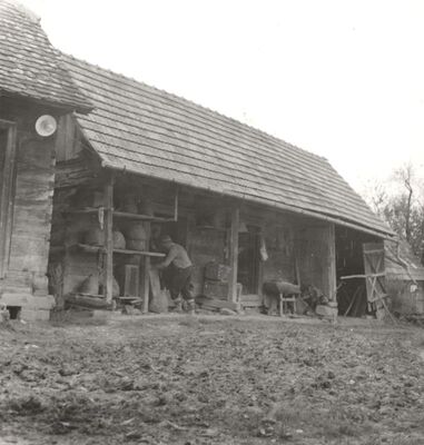 Bukovčak - Gospodarska zgrada, ulazno pročelje