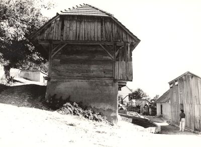 Novo Selo - Gospodarska zgrada, zabatno pročelje