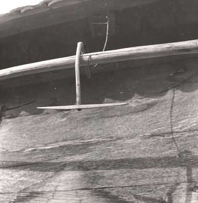 Ruča - Tradicijska kuća, vješalica za odjela