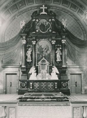 Karlovac - Župna crkva sv. Trojstva, glavni oltar