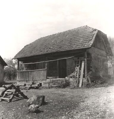 Bukovčak - Gospodarska zgrada, komora