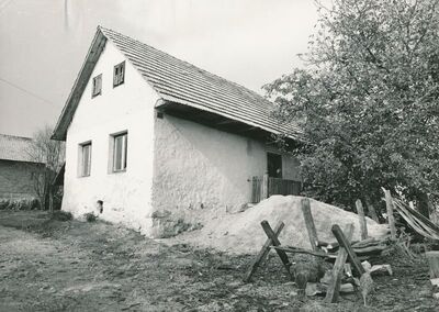 Brlog Ozaljski (Kamanje) - Tradicijska kuća, ulazno i zabatno pročelje