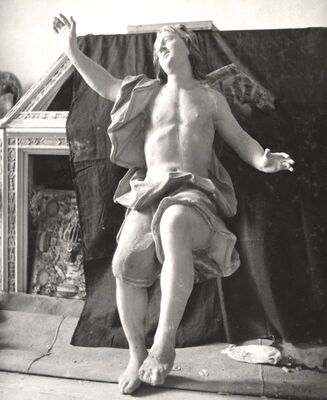 Kloštar Ivanić - Kompleks Franjevačkog samostana i crkve sv. Ivana Krstitelja, plastika anđela