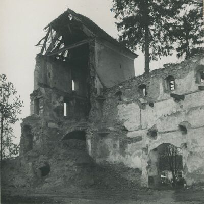 Ivanec - Stari grad, glavna kula, ulaz