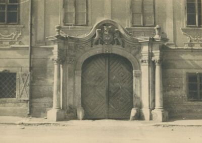 Varaždin - palača Patačić, portal, grb