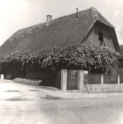 Mraclin - Tradicijska kuća, ulazno i zabatno pročelje