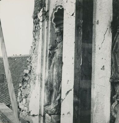 Lepoglava - Župna crkva, zapadno pročelje - niša sa svecima