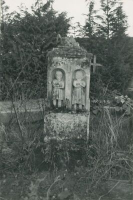 Vinica - groblje, nadgrobni spomenik