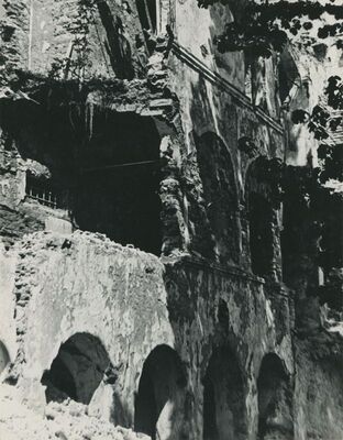 Ivanec - Stari grad, trijem u dvorištu