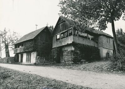 Vrhovac (Ozalj) - Tradicijske kuće, ulična pročelja