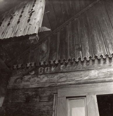 Lukinić Brdo - Tradicijska drvena prizemnica, detalj zabata